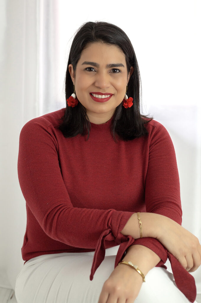 Foto de perfil de Karen Arita, coordinadora de comunicaciones de DPLF.